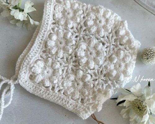 立體刺繡花綁繩帽